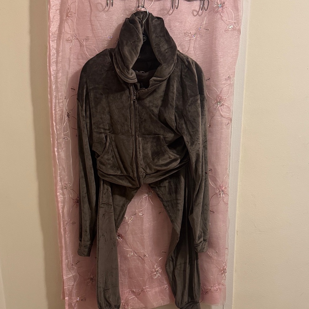 SKIMS - Dark Brown Teddy Velour Jogger Set  size S